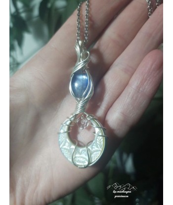 Pendentif lune en Nacre Kyanite et diamand Herkimer de l' environnement