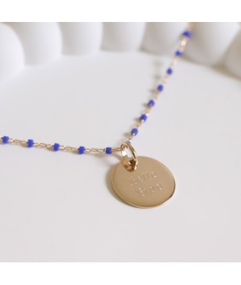 Collier Sora bleu et médaille 15mm à graver plaqué or en stock