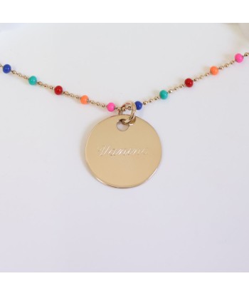 Collier Lily-Rose multicolore avec médaille 19mm à graver plaqué or Venez découvrir notre 